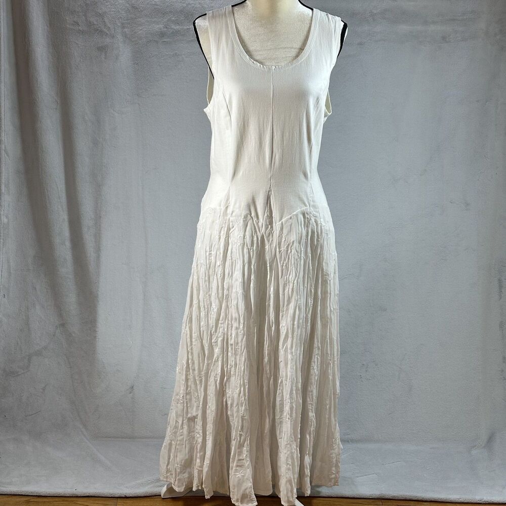 Vasna Women's dress Sleeveless Size Large Color White
